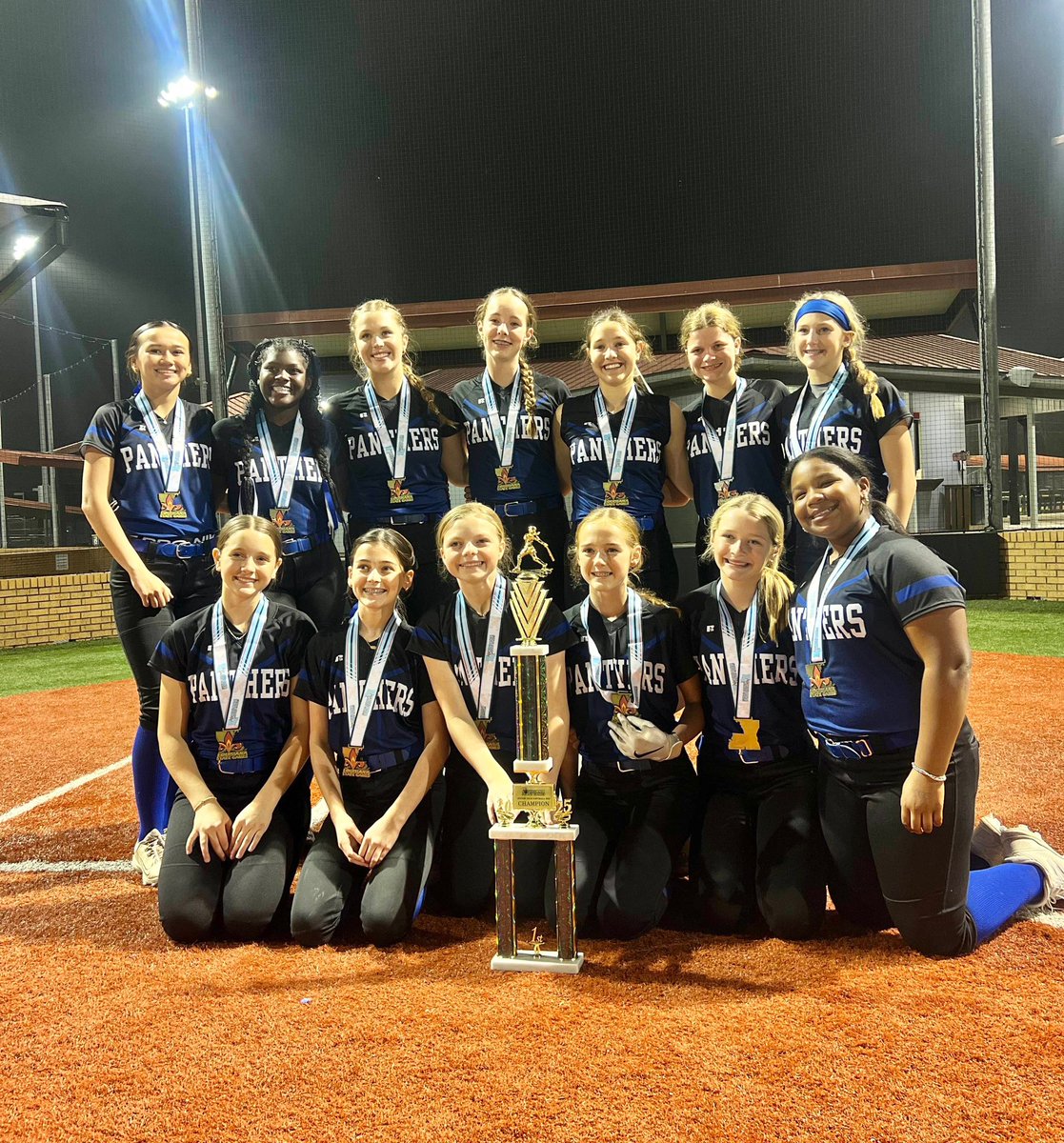 Middle School back-to-back state champs! 🥇We were undefeated 19-0 for the season. Loved all the time I spent with this amazing group of girls!🤞💙