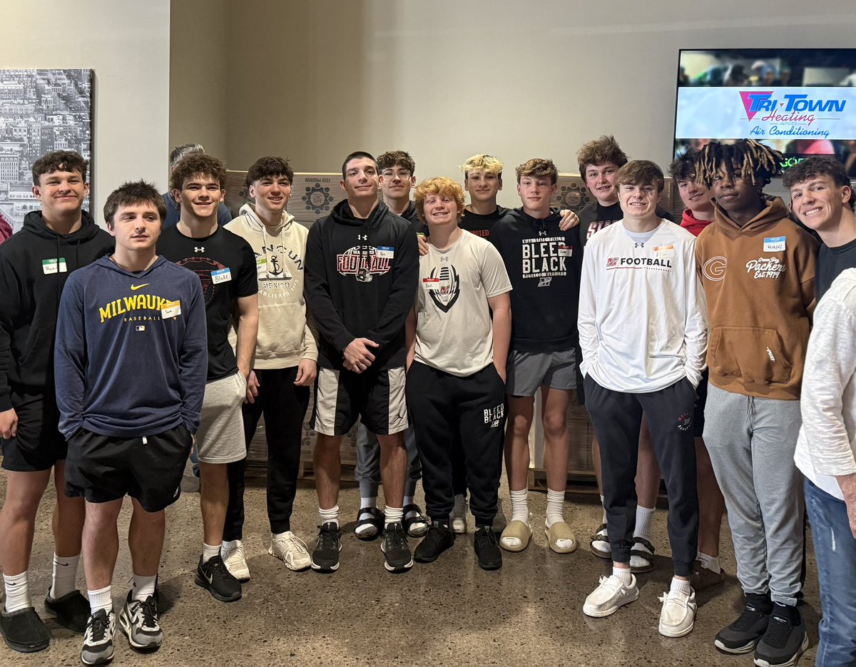 MuskegoGridiron's tweet photo. Thank you to Muskego Feeds and Lakepoint Church for organizing such an incredible event! We’re grateful for the opportunity to give back and have Muskego High School Football be part of something so meaningful. #MuskegoGridiron #MuskegoFeeds #MuskegoHSFB https://t.co/PoJZINE6ik