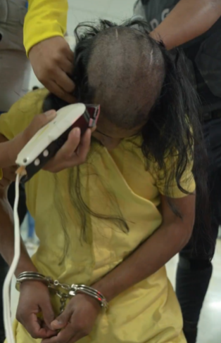 No es "complicado" EGU, es violación masiva del debido proceso contra venezolanos, mediante una tercerización de la represión xenofóbica. Migrantes que son un estorbo para Trump, se convierten en un negocio para Bukele. Su silencio aturde <a href="/EdmundoGU/">Edmundo González</a>