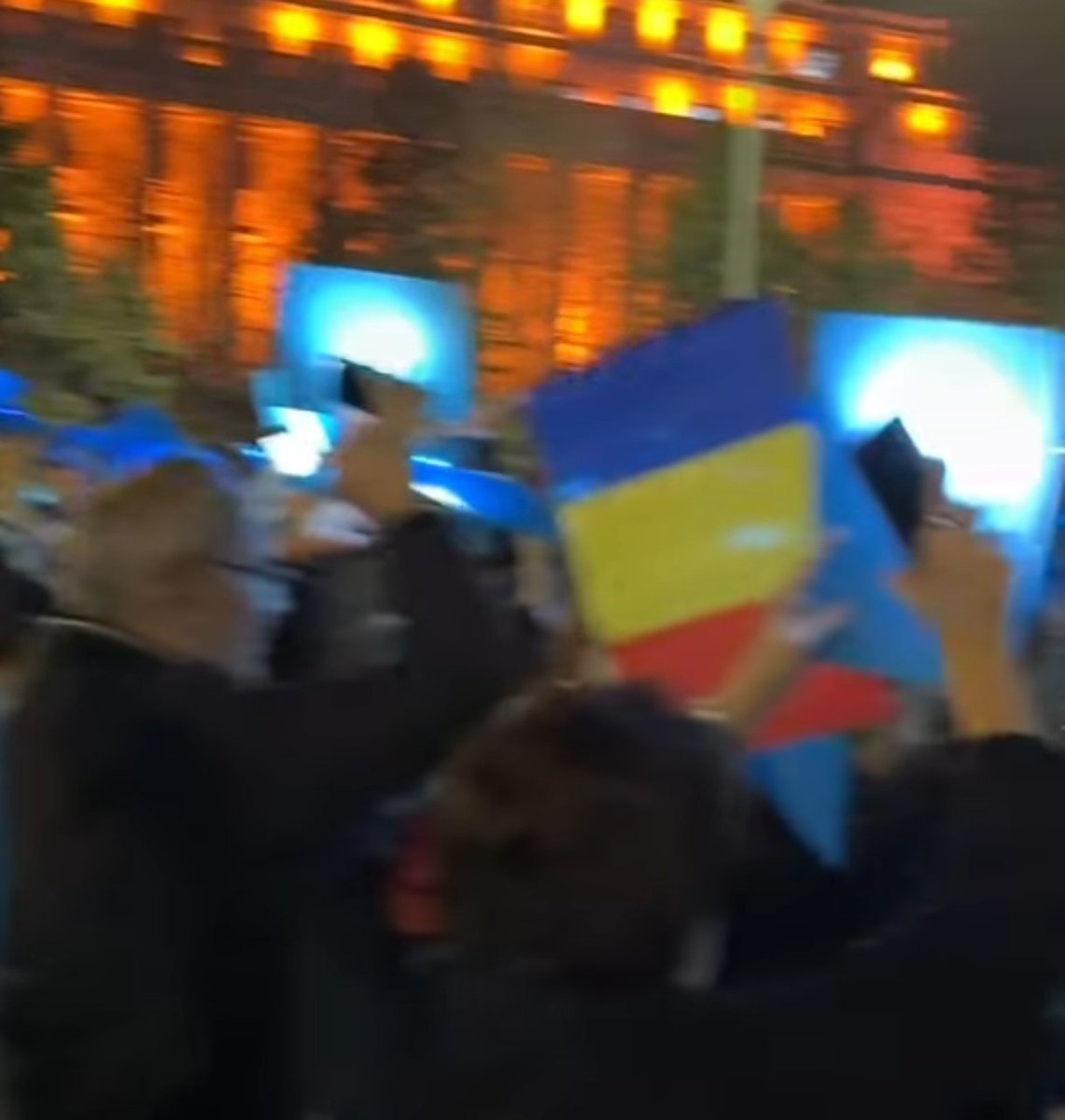 Travel_2Romania's tweet photo. 🇷🇴🇪🇺 Piața Victoriei din București #Europa #Europe #România 🇪🇺🇷🇴 https://t.co/gu7yiTvmSy