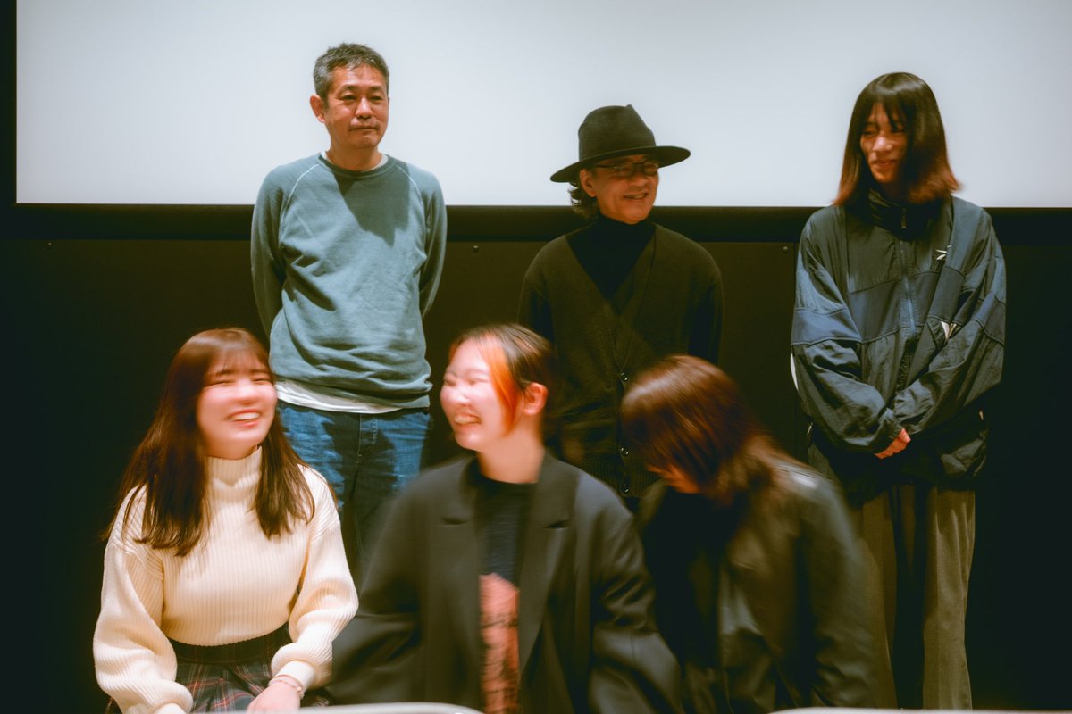 心地が良くて浸った。

正直上映に向かった理由は、
仙頭さんに会える時に会いに行く、
それだった。

けど、『まぶだち』という映画を、
このタイミングで観ることになったのは、
意味がありすぎた気がする。

歓さんがいつも、
企画に迷うと本を取り出して、
何も言わず渡してくれていた時の感じ。