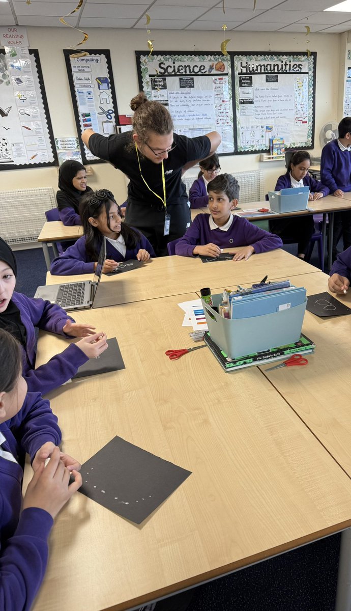 olive_bolton's tweet photo. Our Year 5 children engage in scientific discussions with students from @UoMSciEng #WeAreStar #Ambition #EarthAndBeyond #BSW #BritishScienceWeek #Constellations #Ambition #Respect #Teamwork #LoveLearning #Science #Scientists https://t.co/UyxNKDaSgh