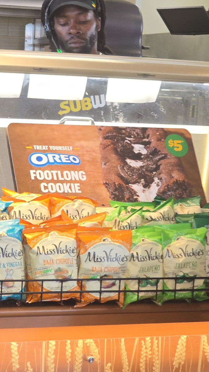 eaterofpork's tweet photo. False advertising @SUBWAY https://t.co/bbgd4vDQKI
