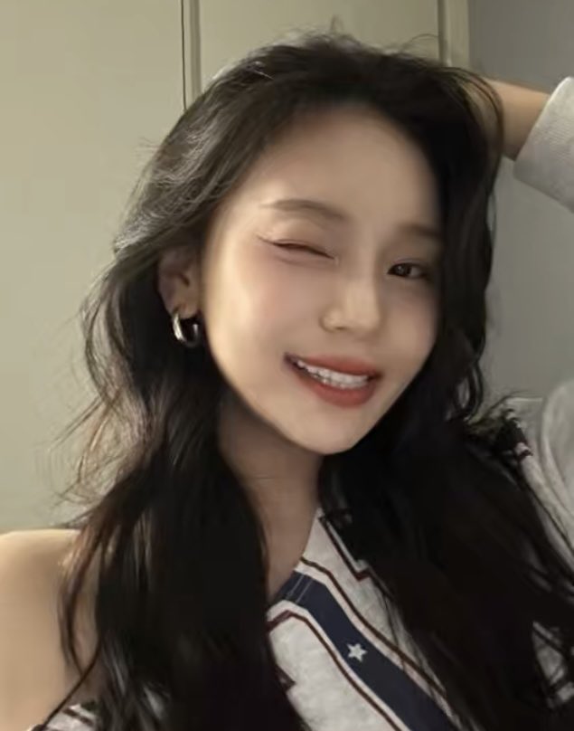 umjifeed's tweet photo. low quality pics of a high quality girl 

#엄지 #UMJI #비비지 #VIVIZ #여자친구 #GFRIEND https://t.co/ZsHc0jEsjB