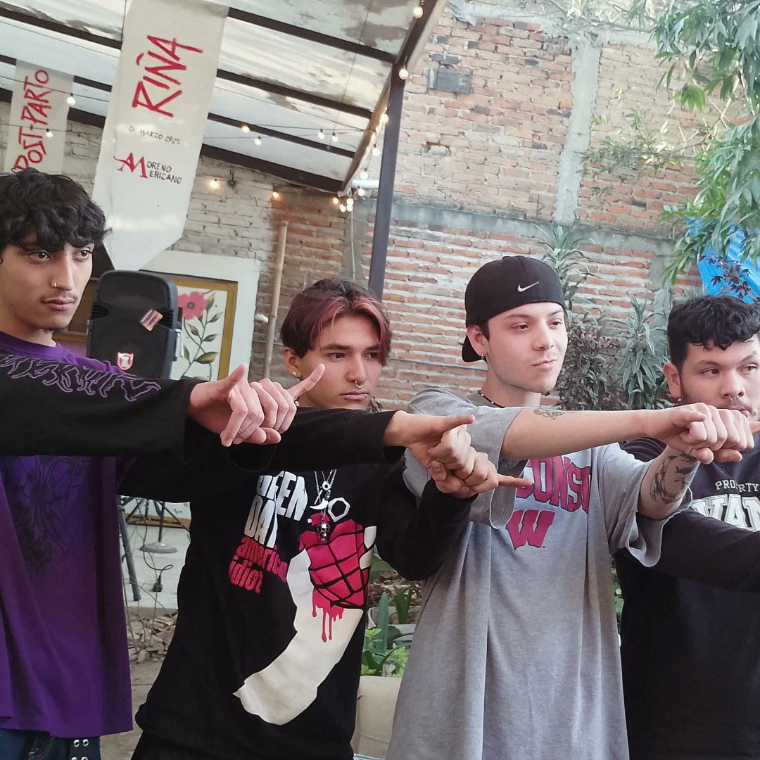 WeritaBuena's tweet image. Pues algo de la gran presentación de la bandita "TAZOOS" dónde toca mi hijo! 
Sigan su cuenta en Instagram, ya tienen varias rolas en Spotify para que los busquen y escuchen sus rolas, están bien chidas, son letras propias.. 😁
Apoyando talento nuevo y joven!
#tazoos😎 #losamo❤️