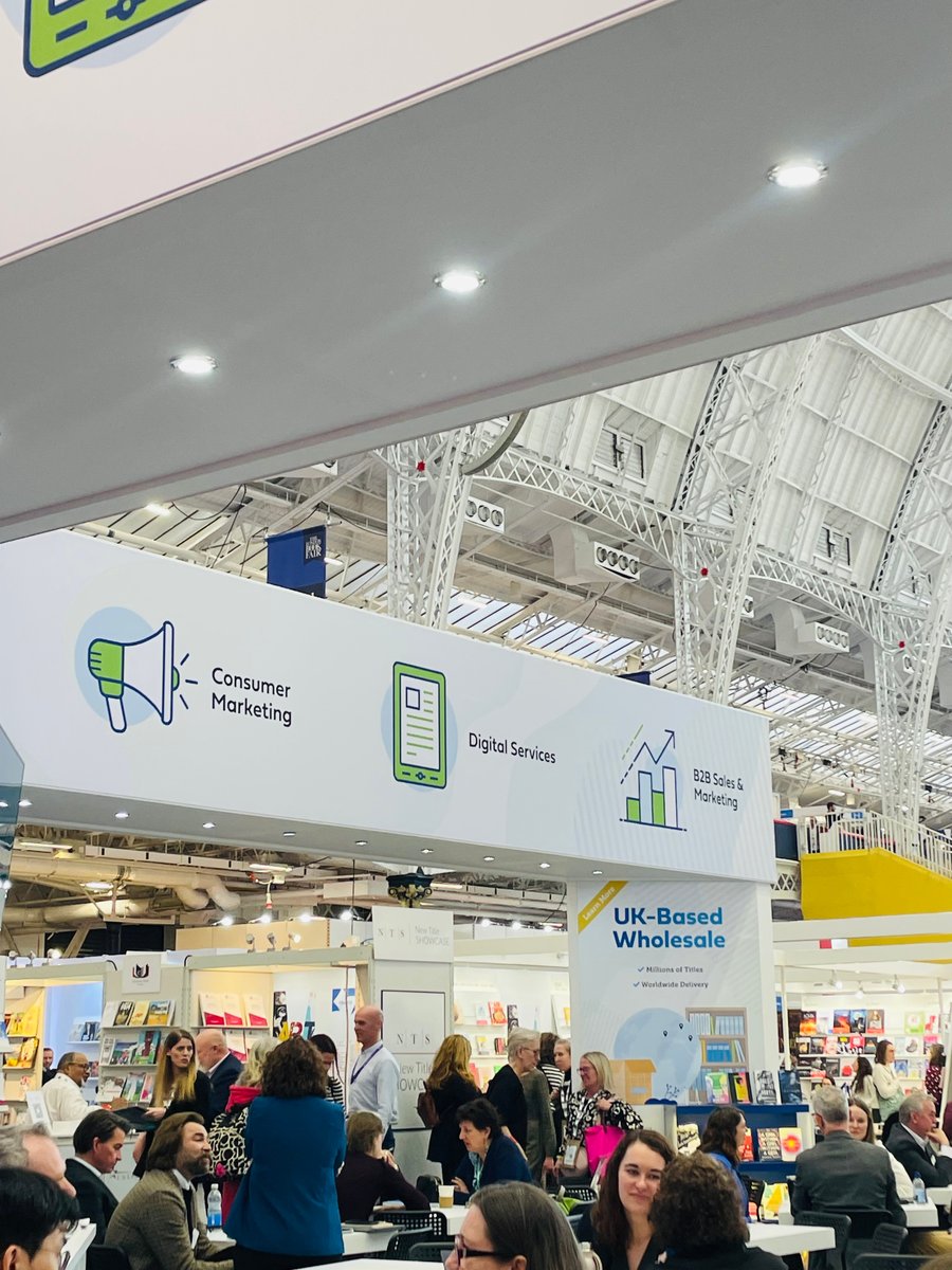 RareBiblio's tweet image. Back from London Book Fair—loved the cool finds, fun chats, and flashing our gilded books!  Swapping stories with book pals was the best. What grabbed you there? Tell us below! 
#RareBiblio #LBF25 #BookFairFun