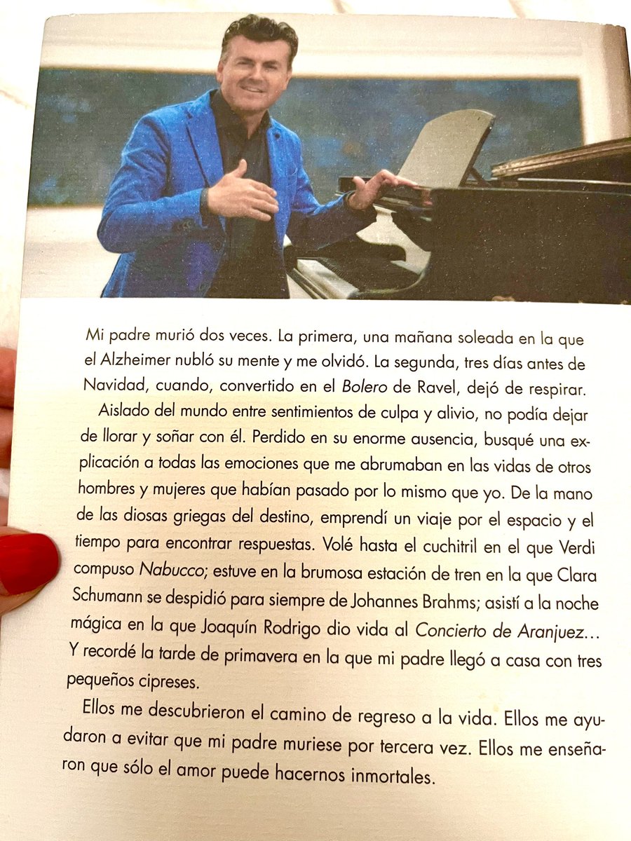 Tarde de domingo de #lectura otro día sin tregua de la lluvia con <a href="/ramongener/">Ramon Gener</a>  y su libro.
Después de leer hace poco su “Historia de un piano” (una pequeña maravilla, altamente recomendable) fan de su cóctel de divulgación, música y literatura.