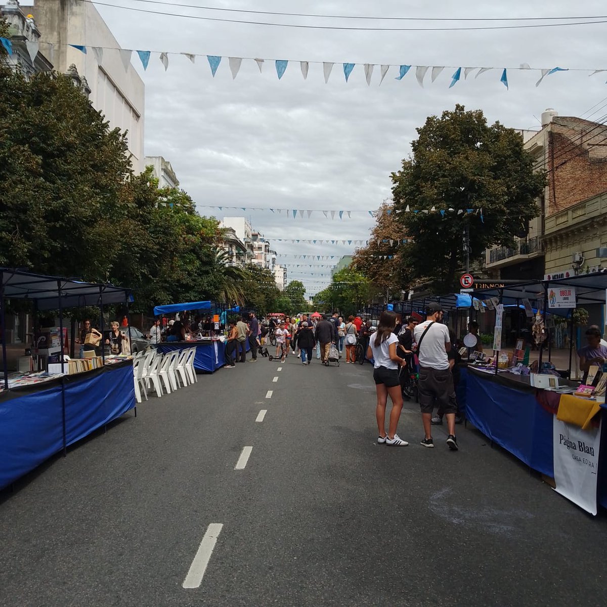 LocoRabiaOK's tweet photo. ¡Estamos en la Feria del Libro Independiente de Boedo hasta las 20 hs!
Visitá nuestro stand atendido por Luna Debenedetti, en un evento cultural repleto de actividades, editoriales y librerías, al aire libre, en Avenida Boedo, entre Carlos Calvo y Estados Unidos.
¡Te esperamos! https://t.co/3vcz7v2AMV