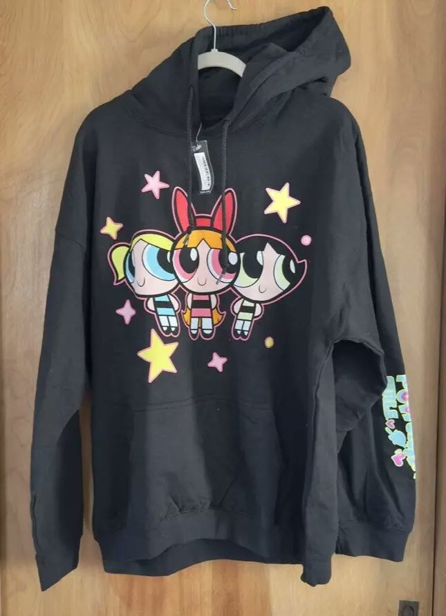ThePowerpuffGuy's tweet image. Another year, another birthday 🥳 Woke up this morning and opened up my gift from my wife and saw THIS bad boy! 😍 (No family lives in the country anymore so i celebrate with her and friends on the weekend, actual birthday is the 18th)
This hoodie is actually so sick and it…