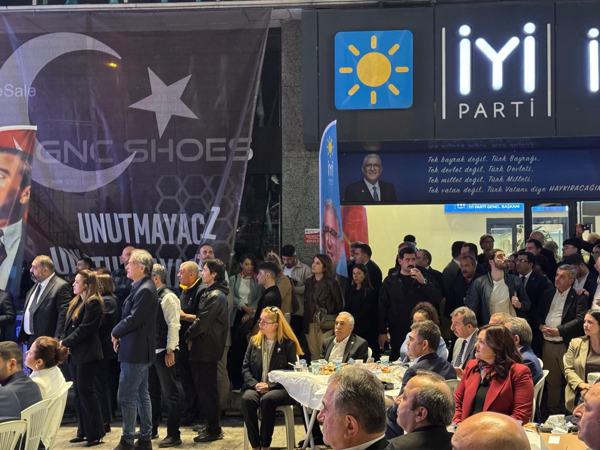 Genel Başkanımız Sayın Müsavat Dervişoğlu’nun katılımlarıyla İstanbul İl Başkanlığımızda düzenlenen iftar programına katıldık.

Bu anlamlı organizasyonu düzenleyen İstanbul İl Başkanımız Sayın Yücel Coşkun’a, teşkilatımıza ve bütün katılımcılara teşekkür ederiz. <a href="/iyiparti/">İYİ Parti</a>