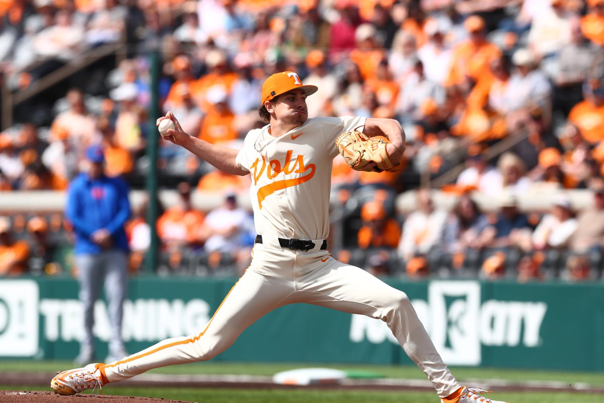 T3 | Career-high 2.2 shutout innings from Kuhns.

He'll hand the ball off to Brandon Arvidson to face the lefty Nadeau with two away and nobody on here in the third.

📺 1tn.co/3FzAnUc

#GBO // #BeatUF