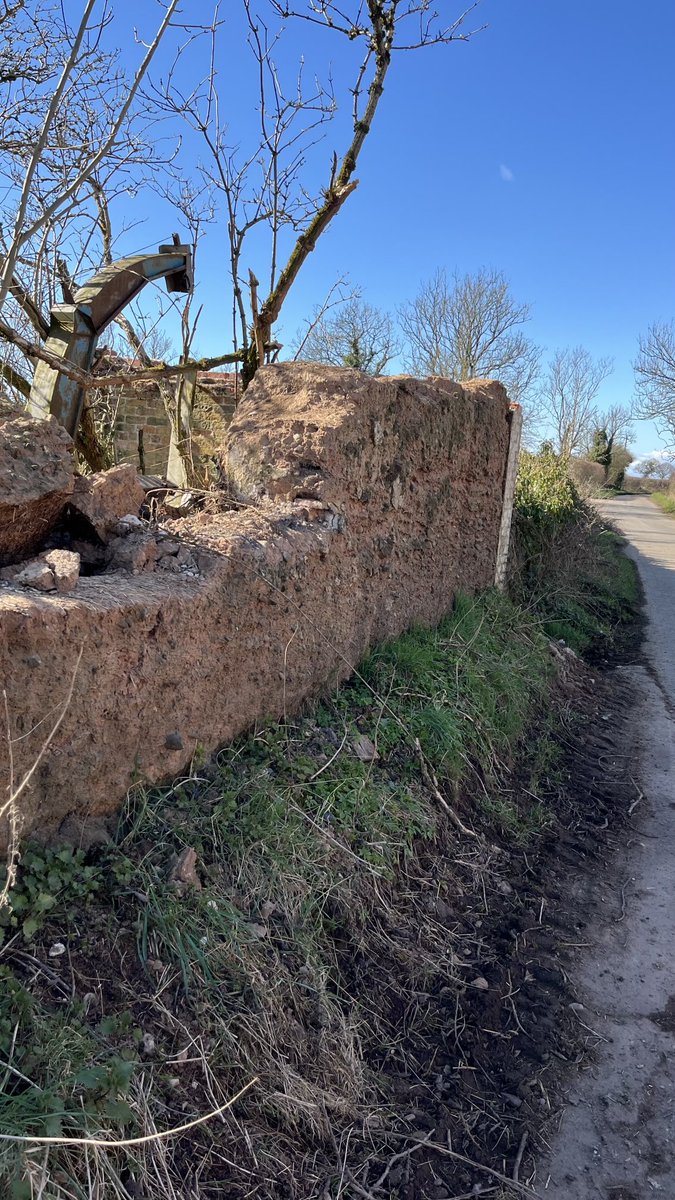 CharlesBewley2's tweet photo. Dropping a car off in Little Orton and couldn’t believe my eyes #MudWall https://t.co/xDuh8UO0Yb