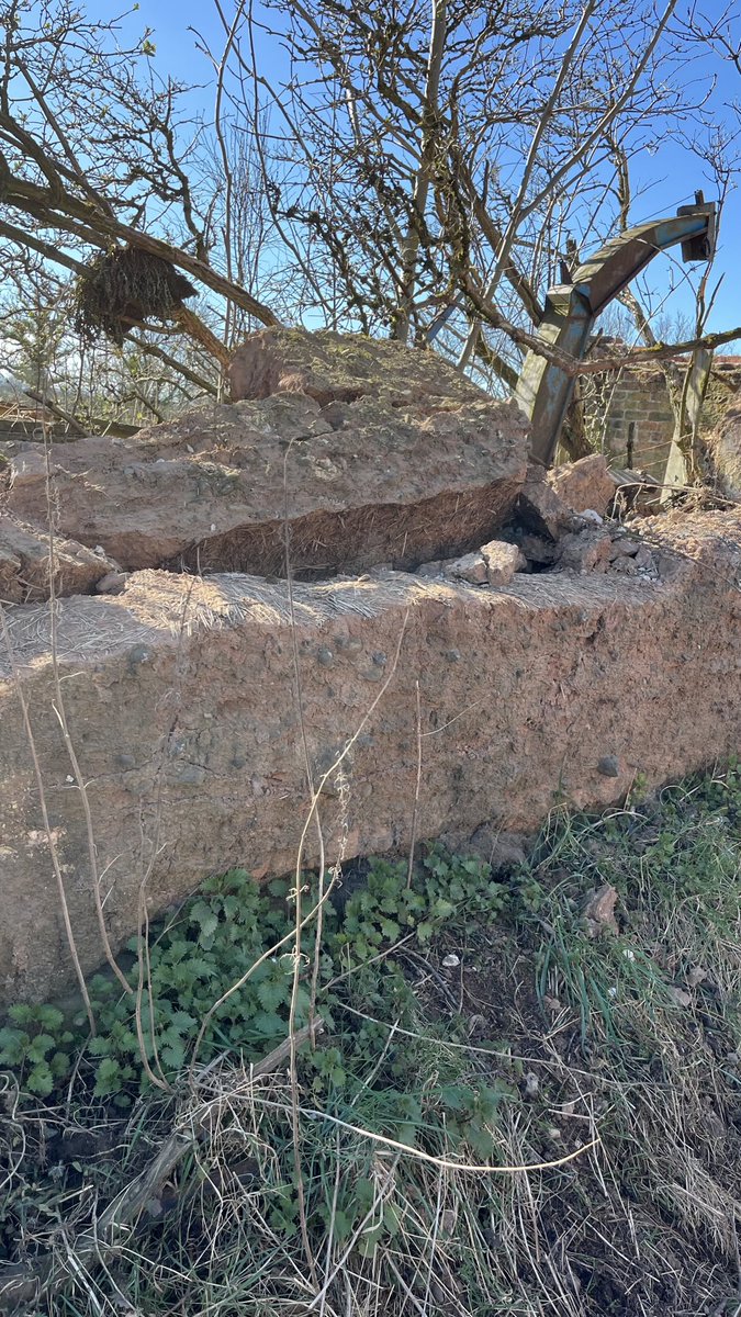 CharlesBewley2's tweet photo. Dropping a car off in Little Orton and couldn’t believe my eyes #MudWall https://t.co/xDuh8UO0Yb