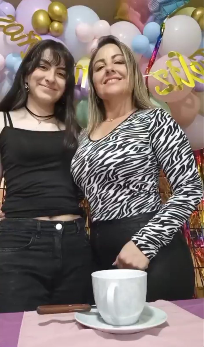 MarleneCoroa's tweet photo. Pra pegar a filha você tem que pegar a mãe também, você encara?☺️ https://t.co/BizZ98wJgP