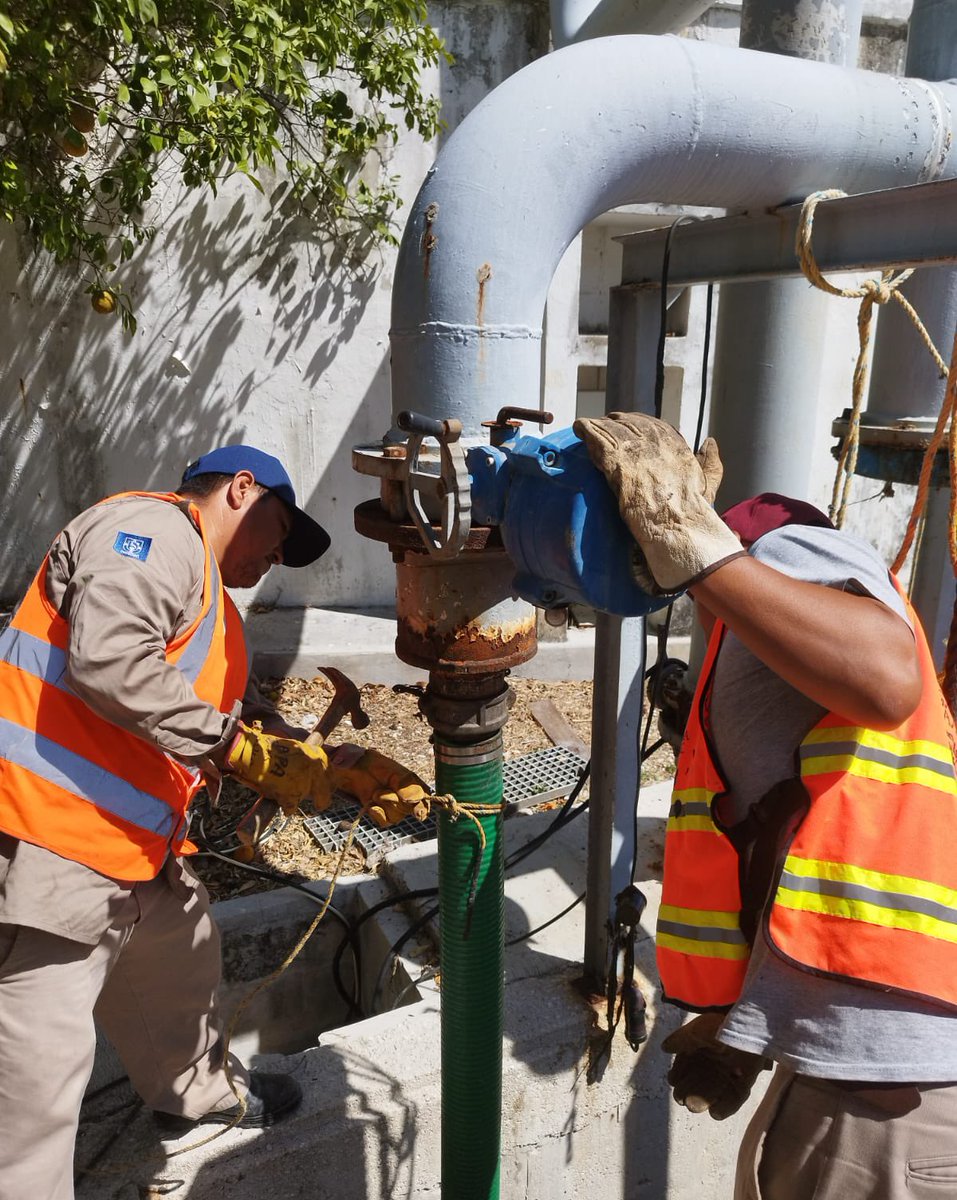 FTorresRivas's tweet photo. Durante un recorrido el personal operativo de las Plantas de Aguas Residuales detectaron anomalías en el funcionamiento del equipo de bombeo del cárcamo de la #PTAR 1 de #Caucel, por lo que nuestros compañeros identificaron una manguera rota;… https://t.co/C15qhFijgE