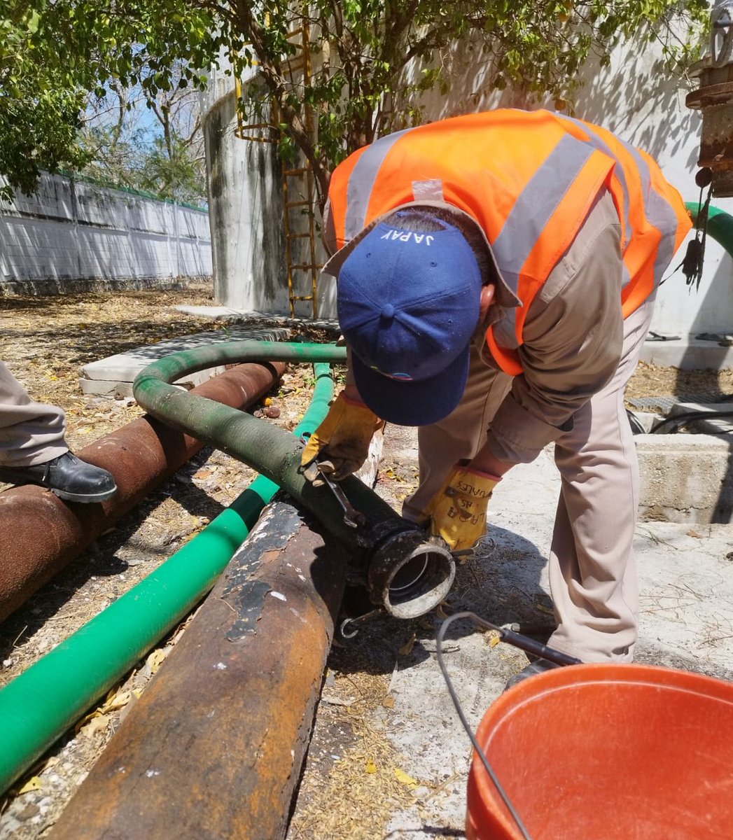 FTorresRivas's tweet photo. Durante un recorrido el personal operativo de las Plantas de Aguas Residuales detectaron anomalías en el funcionamiento del equipo de bombeo del cárcamo de la #PTAR 1 de #Caucel, por lo que nuestros compañeros identificaron una manguera rota;… https://t.co/C15qhFijgE
