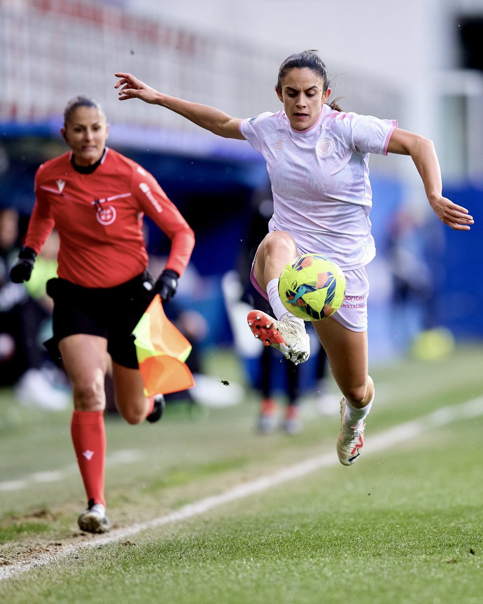 Laura Martínez, 𝑐𝑜𝑛𝑡𝑟𝑜𝑙 pegado a la línea 

#LigaF | #EibarLevanteBadalona