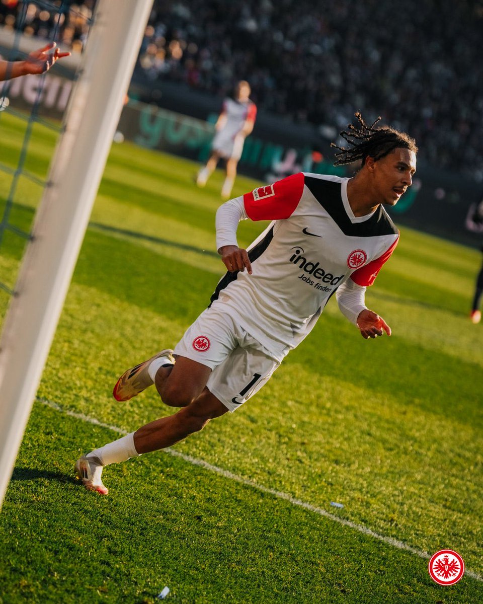 ActuFoot_'s tweet photo. 𝗟𝗔 𝗙𝗨𝗦𝗘́𝗘 𝗕𝗔𝗛𝗢𝗬𝗔 🇫🇷 𝗘𝗦𝗧 𝗟𝗔𝗡𝗖𝗘́𝗘 🚀🥵

🗓️ Jeudi : 
▫️ 𝗕𝗨𝗧𝗘𝗨𝗥 et 𝗣𝗔𝗦𝗦𝗘𝗨𝗥 𝗗𝗘́𝗖𝗜𝗦𝗜𝗙 en Europa League. ⚽️🎯

🗓️ Dimanche : 
▫️ Bat le record de vitesse de l’Histoire de la Bundesliga : 𝟯𝟳.𝟭𝟲 𝗞𝗠/𝗛. ⚡️

▫️ 𝗕𝗨𝗧𝗘𝗨𝗥 en Bundesliga. ⚽️

📸 @Eintracht