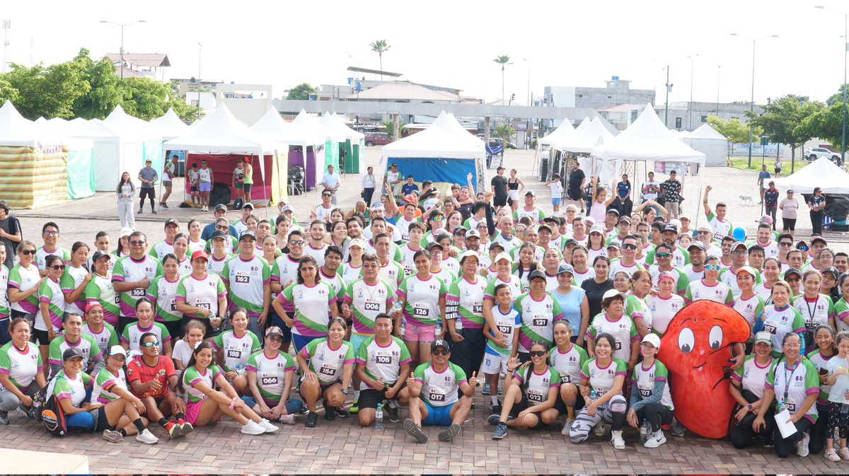IESSElOro's tweet photo. #IESSteInforma| ¡Gran éxito en la Carrera 3K por el  Día Mundial del Riñón del Hospital General Machala!

 🏃🏻‍♀️ Más de 200 participantes, entre personal del hospital, pacientes y comunidad, se unieron a esta fiesta de salud. Todos recibieron su camiseta y medalla de participación. https://t.co/rDrZ5zC4Dp