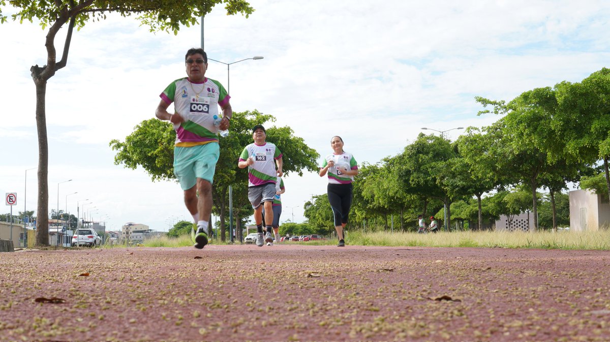 IESSElOro's tweet photo. #IESSteInforma| ¡Gran éxito en la Carrera 3K por el  Día Mundial del Riñón del Hospital General Machala!

 🏃🏻‍♀️ Más de 200 participantes, entre personal del hospital, pacientes y comunidad, se unieron a esta fiesta de salud. Todos recibieron su camiseta y medalla de participación. https://t.co/rDrZ5zC4Dp