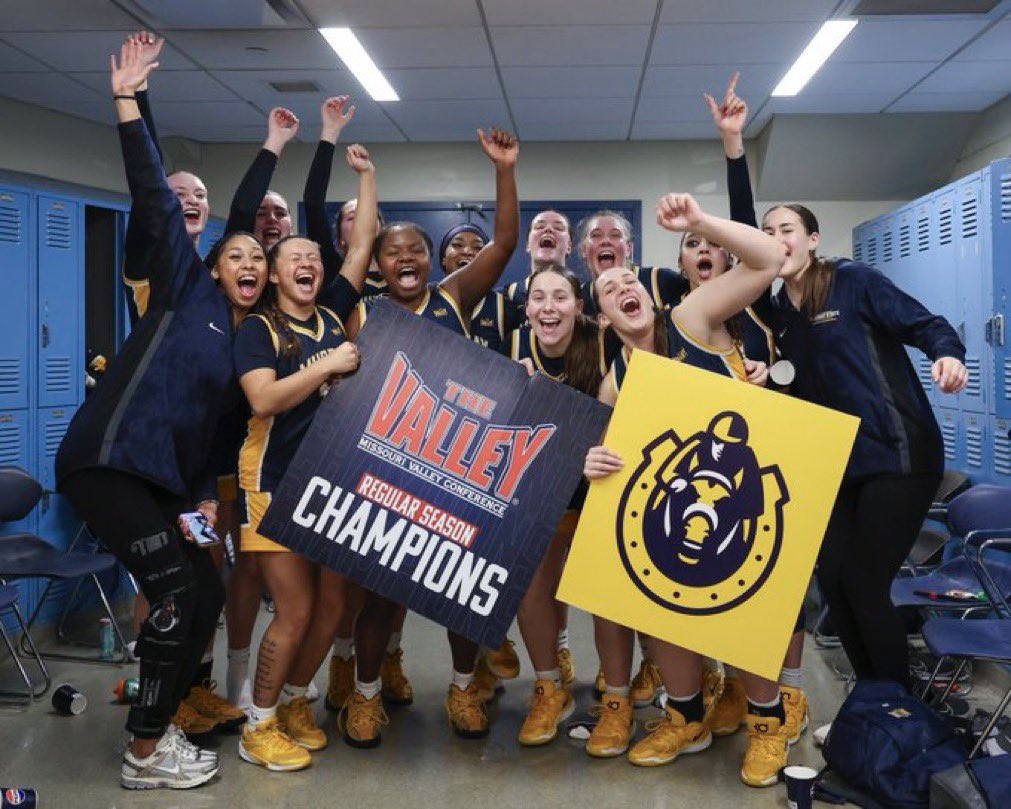 RobertKoelling's tweet photo. We all have a shared ambition is to be part of a team that achieves greatness through collaboration, exceeding what one person can accomplish alone. Good luck, play hard today!! @RacersWBB https://t.co/9Njl9IXj8t