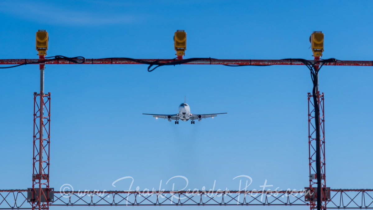 FrankReardon1's tweet photo. Good day @nolinoraviation with your classic #B732 landing on runway 34 here in #Iqaluit #Nunavut MAR.16.2025 #YFBSpotters #CGNLK #Nolinor https://t.co/EGPldCy1G8