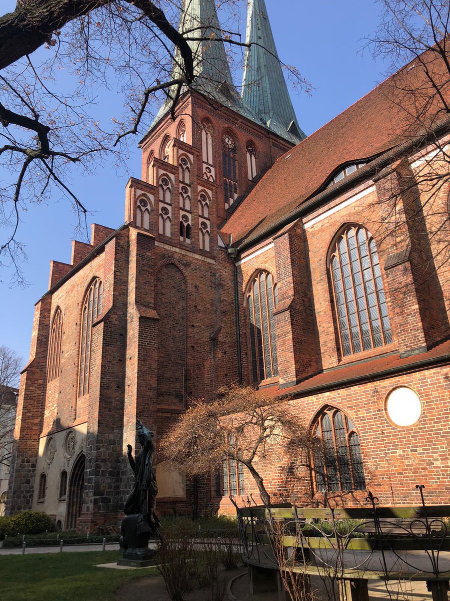 🎶✨ I després d’un magnífic concert amb el Konzertchor Friedenau i l’E.T.A-Hoffmann-Kammerorchester, interpretant cançons de Villa-Lobos i la Misa Tango de Palmeri diumenge passat, vam aprofitar per gaudir del sol i descobrir alguns racons fascinants de Berlín. 🌟
