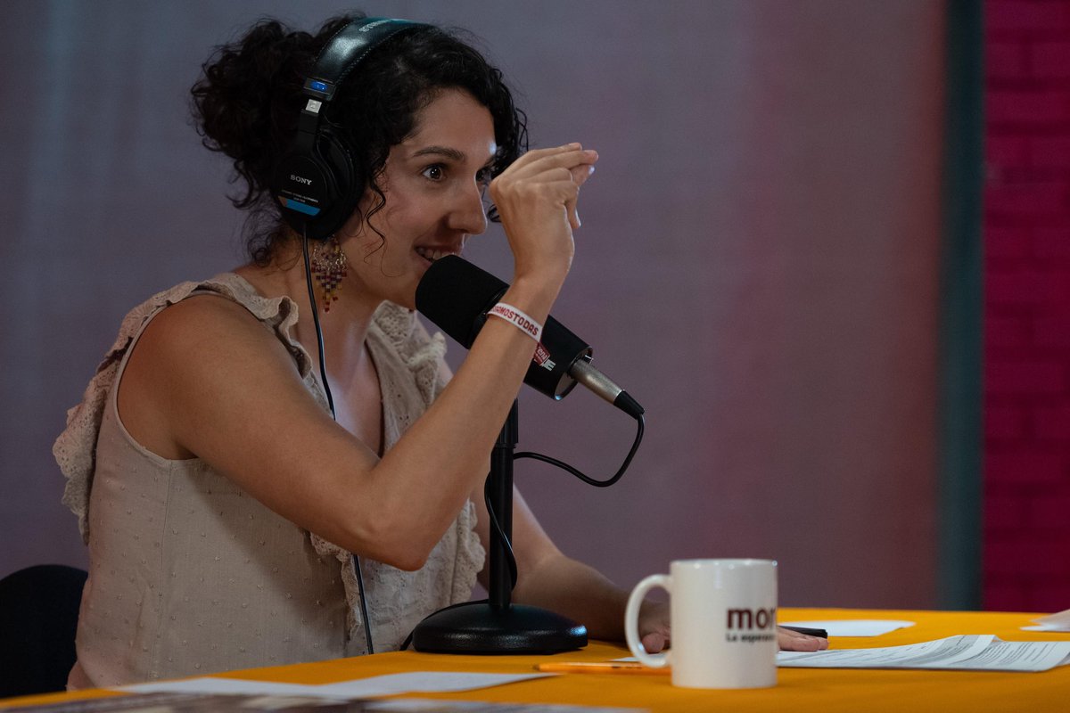 PartidoMorenaMx's tweet photo. 🎙️ Así vivimos el primer episodio de #LaMoreniza, el podcast de la Transformación.

Hablamos de los temas que importan a nuestro país y, sobre todo, desmentimos a quienes mienten como respiran. Porque la verdad y el pueblo siempre van de la mano.

¡Revívelo en nuestras redes y no te pierdas ningún detalle!