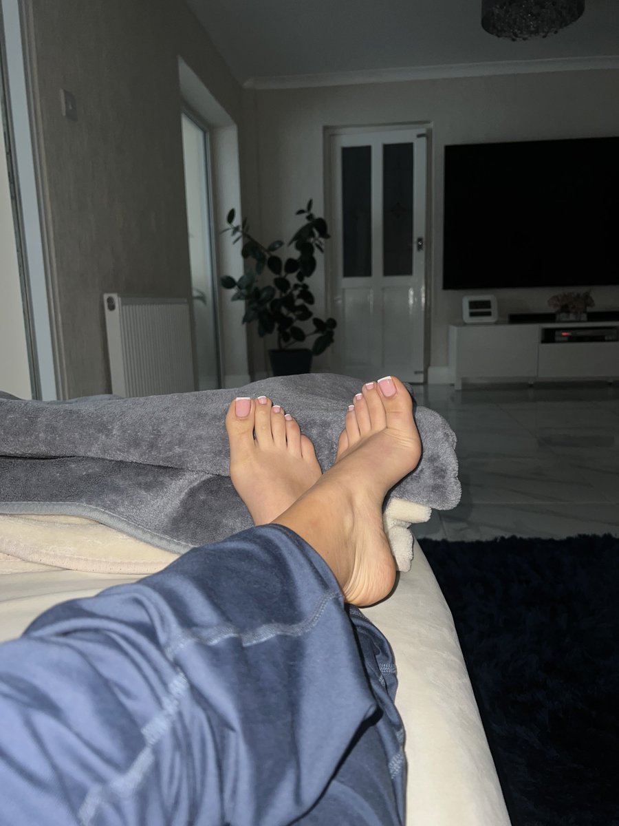 🍑 ρєαcнєѕ 🍑 🦶🏻 tweet media