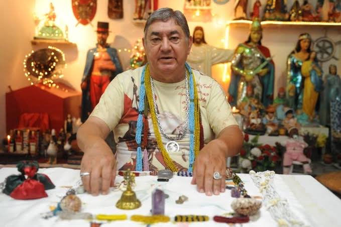 QGdoInter's tweet photo. Internacional QUITOU as dívidas que possuía com o Pai Danilo de Oxalá, desde 2006, a pedido de Roger Machado.

O valor girava na casa do R$35 mil e foi quitado pelo clube.

📰 | @lancenet 
📸 | GZH https://t.co/lrX1QVcL6l