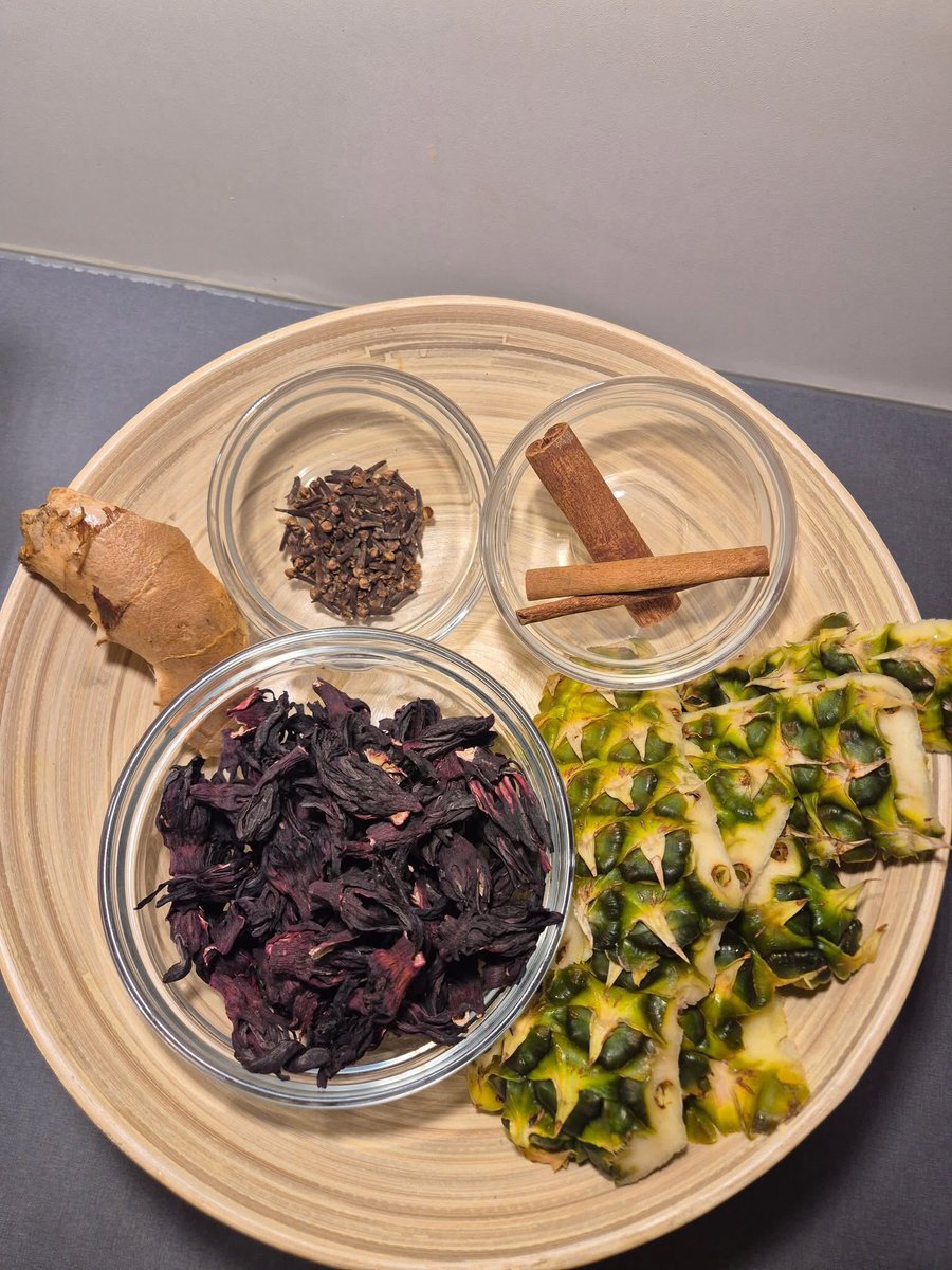 Iamsallieluv's tweet photo. Cloves, cinnamon, hibiscus flower, ginger, pineapple peels. Did you know that drinking a glass of this tea everyday will make your body thank you?

Checkout recipe and benefits…👇🏽

A Thread 🧵 https://t.co/rDKAM558Kd