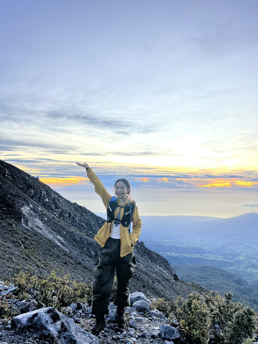 jayselove's tweet photo. Little life update: Climbed the Highest mountain in the Ph.
It was the most rewarding climb Ive ever been on.🥹 https://t.co/iJLwSb2hET