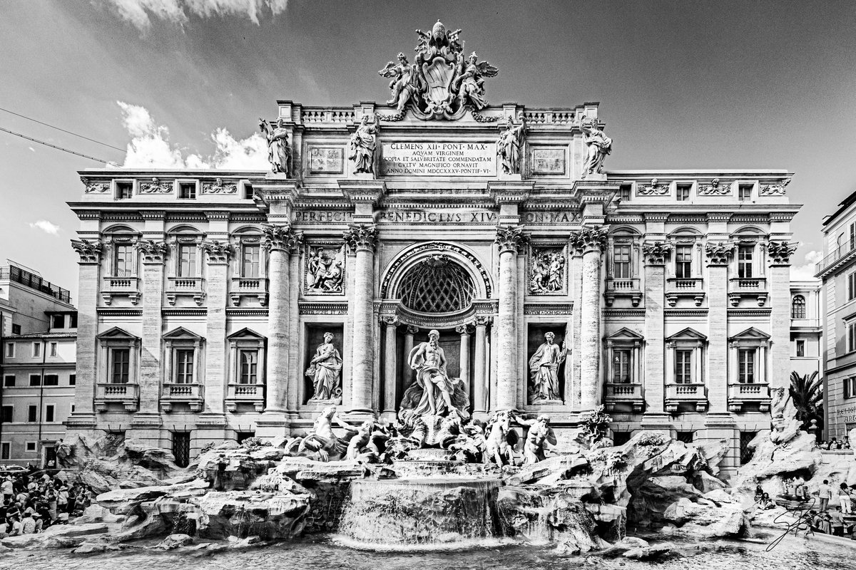 KyonyxPhoto's tweet photo. Rome "Photo Croquée" La Fontaine de Trevi
Merveilleux face à face avec cette symphonie de pierre, d'eau et de mythes au cœur de Rome. J'en ai rêvé, je l'ai admirée, immortalisée, pour enfin la photo croquer.
#rome #trevi #fontainedetrevi
#italie #italia
#photocroquee https://t.co/vd8XdyCDYM