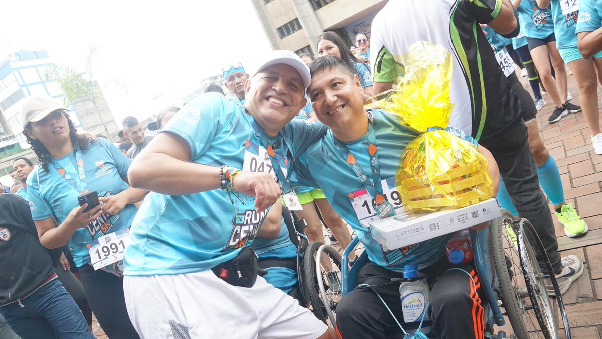 SecDeporteCali's tweet photo. 3️⃣ ¡Meta, alegría y pura gozadera! 🙌🏽 Cruzar la línea fue la cereza del pastel.
Un parche bacanísimo donde cada quien fue su propio campeón. ¿Quién más quedó con ganas de la próxima? 💙🏃♀️ #PuroGoce #DaleQueDale https://t.co/Gt9UPGp6KB
