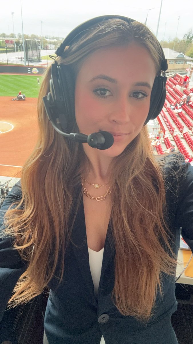 On the call for the last game of the <a href="/GamecockSoftbll/">South Carolina Softball</a> vs Georgia series! Check it out here > youtube.com/live/Som7s7GYW… <a href="/SGTVSports/">SGTV Sports</a>