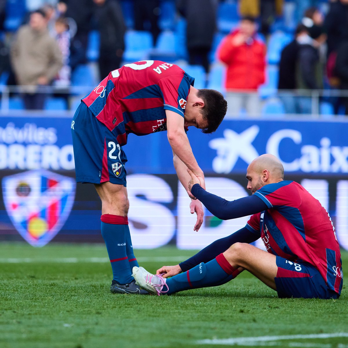 SDHuesca's tweet photo. 𝐶𝑎𝑒𝑟 𝑦 𝑙𝑒𝑣𝑎𝑛𝑡𝑎𝑟𝑠𝑒. 
𝐽𝑈𝑁𝑇𝑂𝑆.

❤️ Orgullosos siempre del esfuerzo de este equipo. https://t.co/HoRJdZVTNt