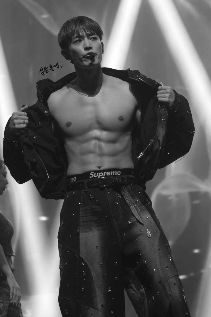simpleblack1209's tweet photo. 250316 민호 MEAN of my first 마리나 preview (1)

이번엔 매운맛 부터!!!!

#민호 #샤이니 #MINHO #SHINee #ミンホ https://t.co/PF78I7fhwr