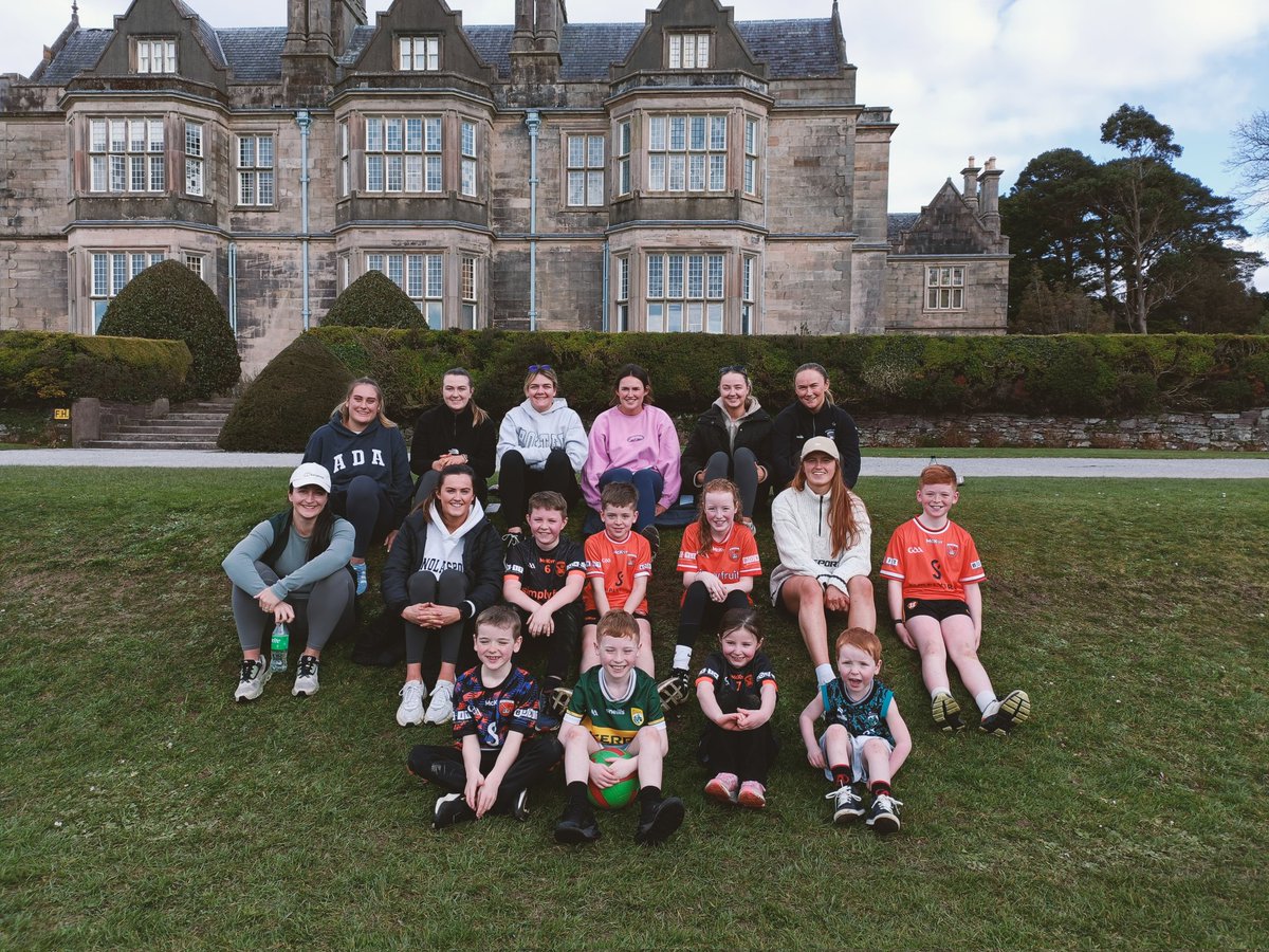 ArmaghPat's tweet photo. @ArmaghLGFA @shaneoneillsgfc credit to @AimeeMackin and @Blaithin_Mackin and their dad 😂 and all the Armagh ladies having a kick about with the @TullysaranGAC  kids in @MuckrossHouse Killarney in the spring sunshine.. #makingmemories #allaboutthekids 🧡🤍 https://t.co/3XUCdI3vJ4