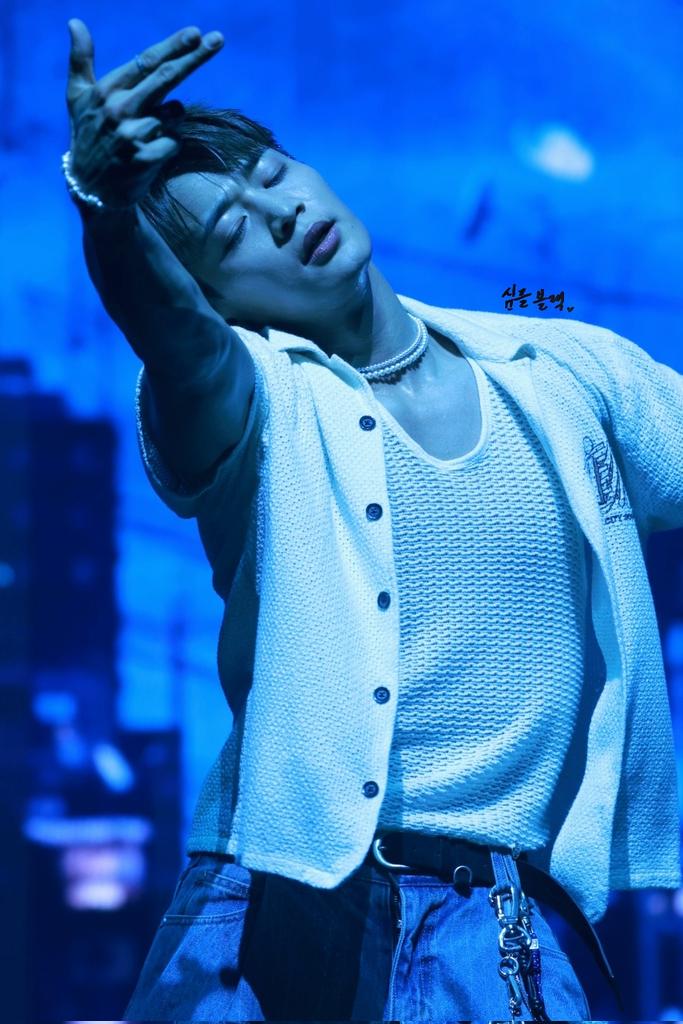 simpleblack1209's tweet photo. 250316 민호 MEAN of my first 마리나 preview (5)

.

#민호 #샤이니 #MINHO #SHINee #ミンホ https://t.co/01e3HPWF38