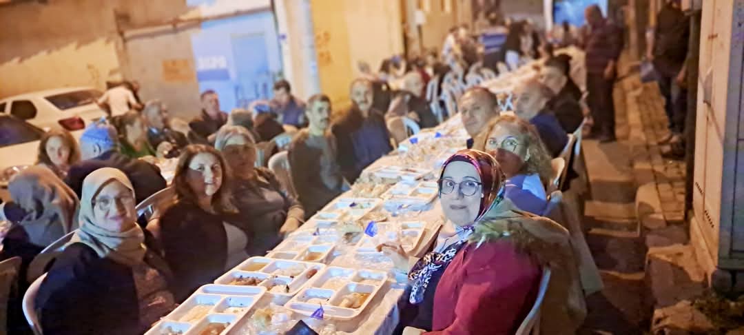 SerapEyce's tweet photo. 📍 Sokak İftarımızdayız
16/03/2025

İlçemizde yaşayan vatandaşlarımız tarafından tertip edilen #Sokakİftarına katılıp, birlikte duamızı edip, iftarımızı yaptık.

Allah kabul etsin inşallah 

#Karabağlar
#Ramazan https://t.co/FY7xuhj2J2