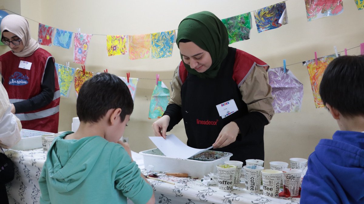 KKTebessum's tweet photo. Doğu Türkistanlı çocuklarla 15 Ramazan Dünya Yetimler Gününde dolu dolu bir şenlik geçirdik. Neşeleriyle günümüzü aydınlatan tüm çocuklara teşekkürler! 💙 https://t.co/DRLiw8Pngx