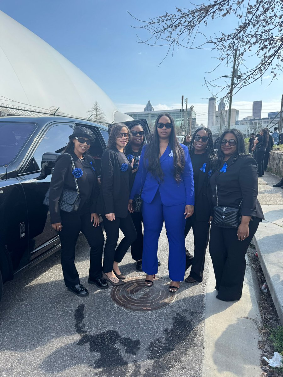 the_christyle's tweet image. Mr. Maurice celebration of life was extremely beautiful 💙🕊️ His kid did an amazing job and I know he’s looking down super proud. We got your baby girl 4L 💙🤞🏾 #LLSTONE #ZONE3DON