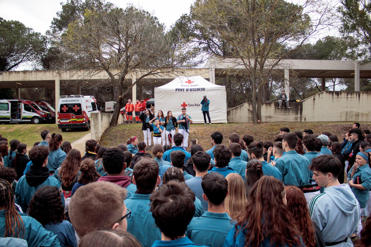 no puc estar més orgullosa d’aquesta colla🥹💙 <a href="/ganapies/">Ganàpies de la UAB</a> 
(eternament agraïda de viure-ho amb vosaltres <a href="/EtnaPoch68261/">Etna Poch</a> <a href="/BrunaCordon/">nuna</a> <a href="/polcarri/">paupol (ja no pastanaga era) 🌴🍄🫧</a> <a href="/lauraapozo___/">Laura</a> )