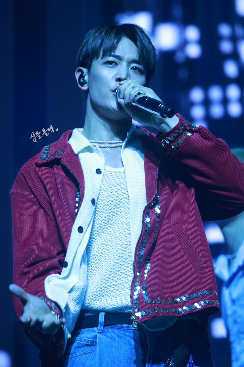 simpleblack1209's tweet photo. 250316 민호 MEAN of my first 마리나 preview (3)

.

#민호 #샤이니 #MINHO #SHINee #ミンホ https://t.co/jKNlHX4niH