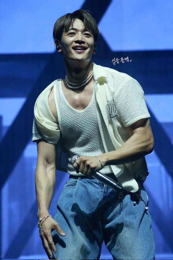 simpleblack1209's tweet photo. 250316 민호 MEAN of my first 마리나 preview (5)

.

#민호 #샤이니 #MINHO #SHINee #ミンホ https://t.co/01e3HPWF38