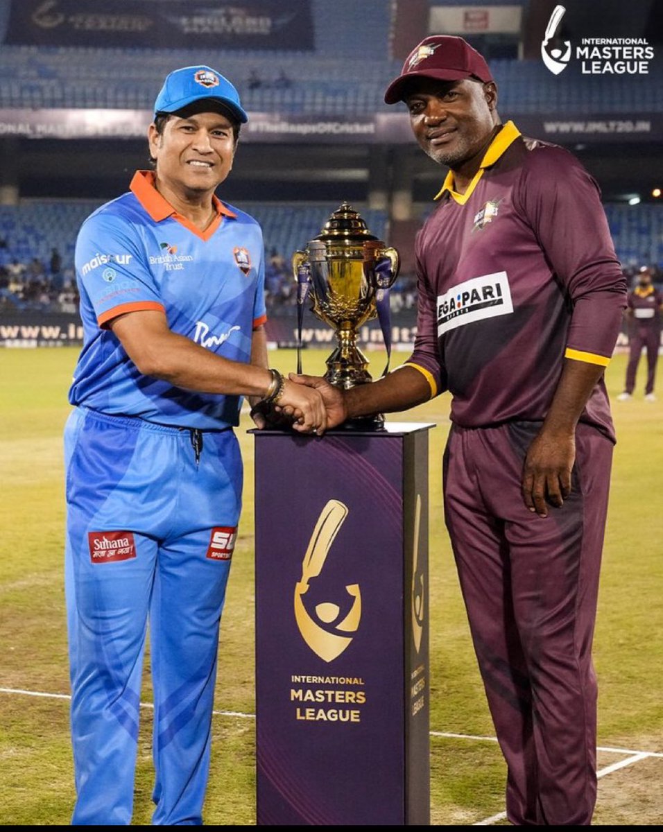 tjtechno's tweet photo. Little master   lifts #IMLT20Final  The two finest player of cricketer of world  again in one frame  @sachin_rt @BrianLara  .Cricket ke don !#SachinTendulkar #brainlara https://t.co/8jVqJqKUON