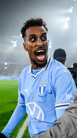 1904GBG's tweet photo. Denna fotbollsspelare är en skam för svensk fotboll, de är just för sånna som denna killen man behöver införskaffa VAR till allsvenskan! MFF hybrisen är nere på jorden efter idag. #ifkgbg https://t.co/K1X1LQY2i2