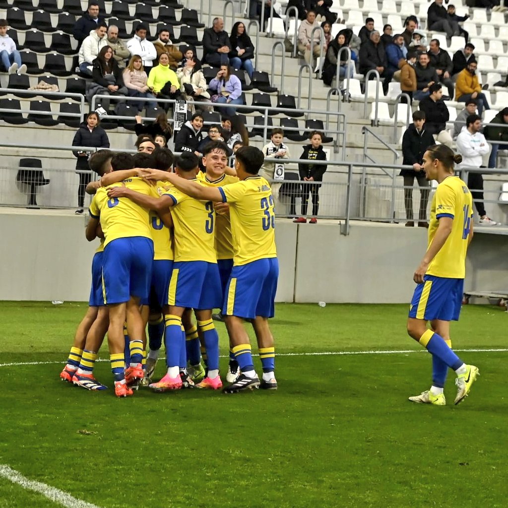 #BalonaMirandilla ⚫💛

 🫂 Pura definición de equipo y unidad.

#OrgulloCadista