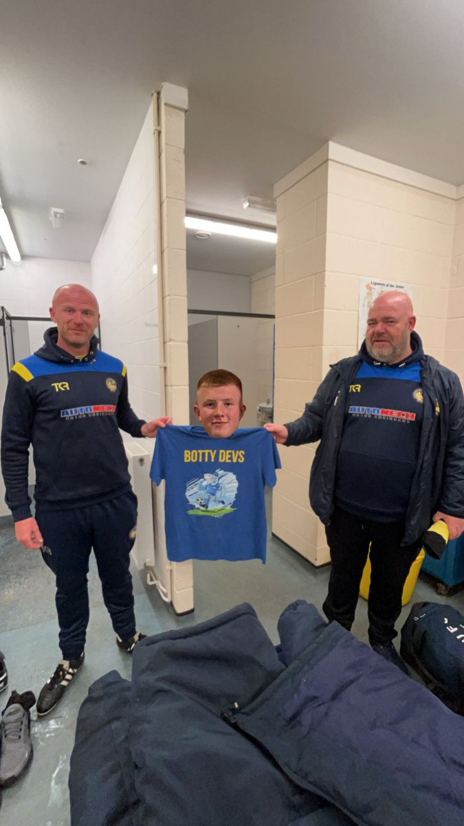 Botty_Dev's tweet image. 3 points in the bag,  4 u16s in the squad &amp;amp; looking at home, regulars looking good,  nice positive day at the office.

MOM to Jayden, pinging balls for fun, well done 👏 

Donkey of the day to Corey Beedle , went to play vets football, no shirt, won 3 weeks on the row 🫏

💛💙