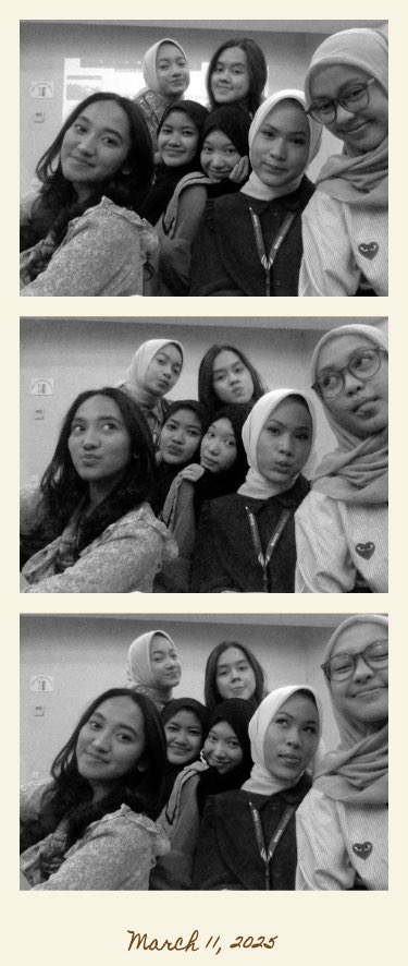 AkunbelajarTi's tweet photo. haiii it’s been a long timeee since my last tweet cumaa mau life update sedikity 🤏🏻
si tiba tiba udh semester 2 UDH MAU UTS PULAAA HUAAA, semester ini soo grateful karnaa sekelas sama my gurll and aku bertambah ambisss karna statistic bismiilah GPA 4.0 AAMIIN HAHAHA 🫶🏻👊🏻 https://t.co/B3VsPo7SzN